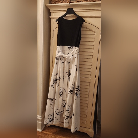 Black and White Lauren by Ralph Lauren Gown - Picture 2 of 9